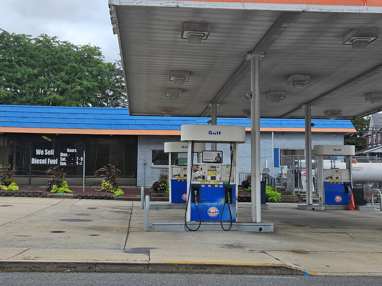 Primary Photo Of 13 E 21st St, Northampton Service Station For Sale