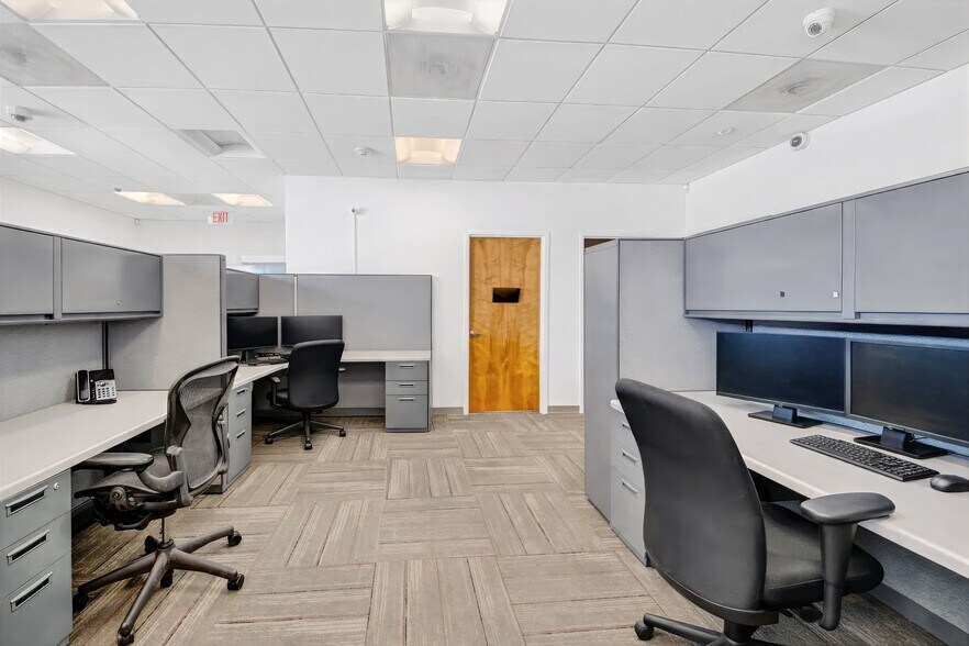 More Photos Of 2001 Central Park Ave, Yonkers Office For Sale