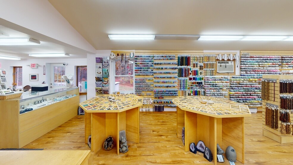 More Photos Of 275 Calef Hwy, Epping Storefront Retail Office For Sale