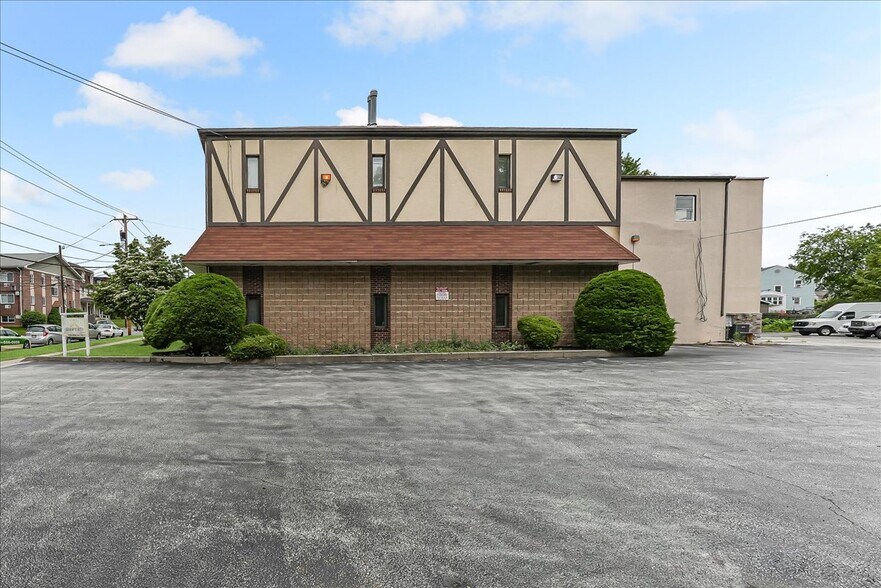 More Photos Of 61 S Morton Ave, Morton Medical For Lease