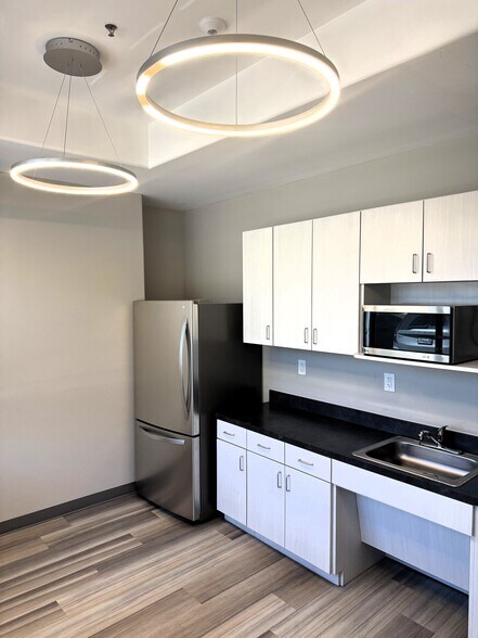 More Photos Of 4601 Old Shepard Place, Plano Medical For Lease