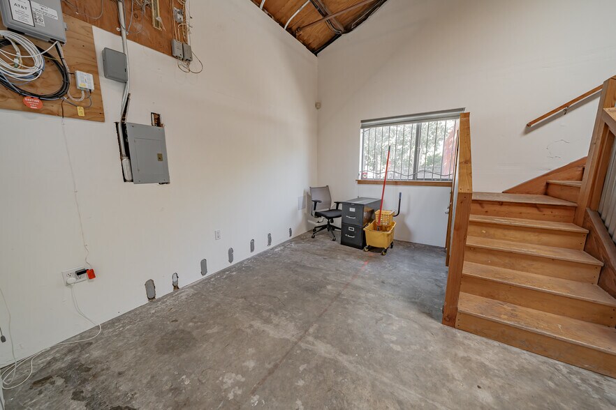 More Photos Of 2894 Ettie St, Oakland Distribution For Lease