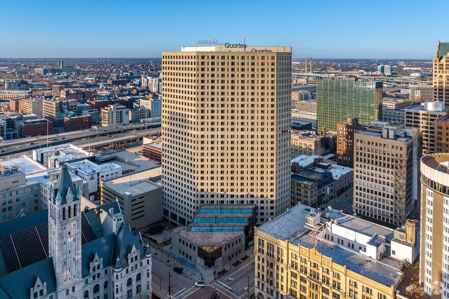 More Photos Of 411 E Wisconsin Ave, Milwaukee Office For Lease