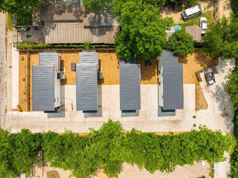 More Photos Of 511 S 10th St, Waco Specialty For Sale