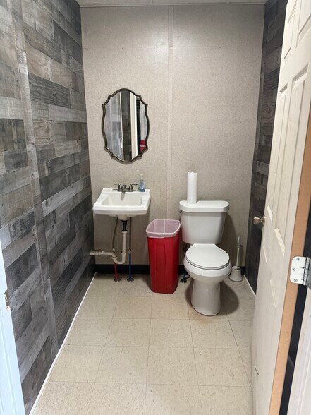 More Photos Of 2218 Brown St, Brownwood Flex For Sale