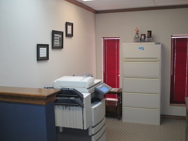 More Photos Of 205 W Hartford Ave, Ponca City Office For Lease