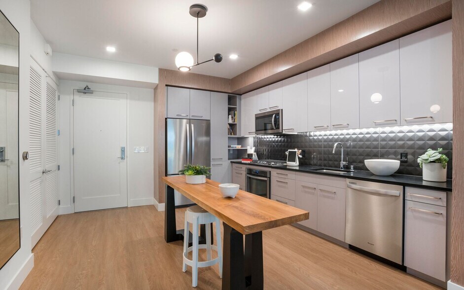 More Photos Of 1501 Island Ave, San Diego Apartments For Lease