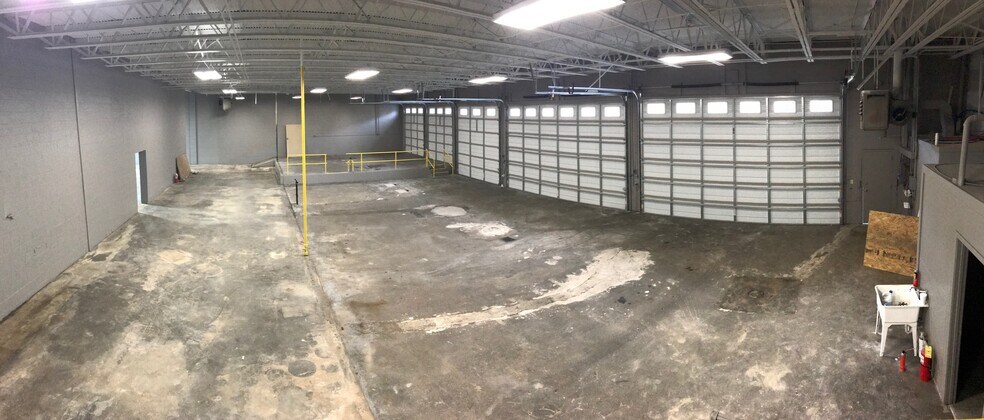 More Photos Of 2811 E 49th St, Chattanooga Showroom For Lease