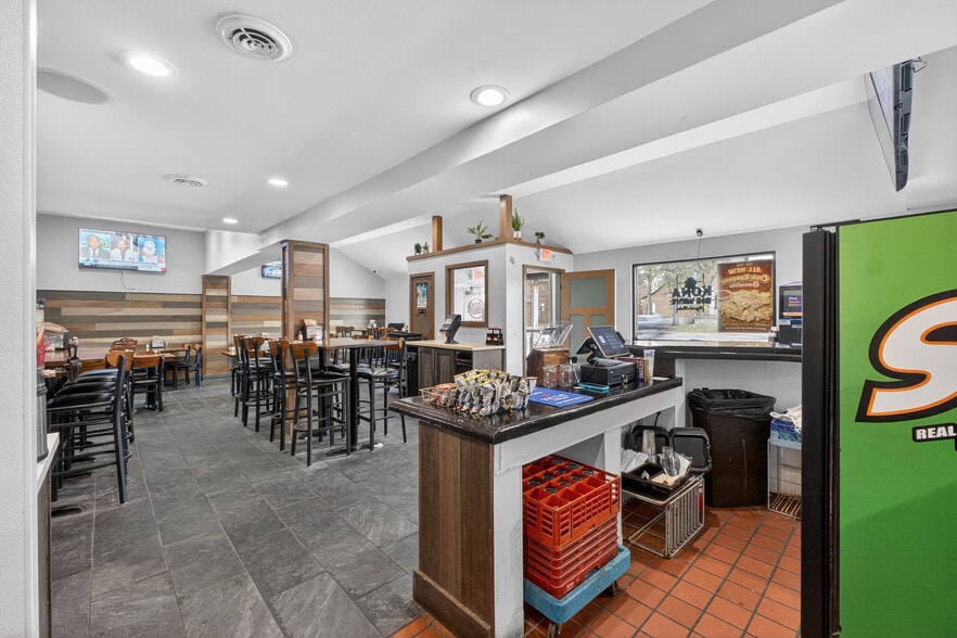 More Photos Of 8713 Gravois Rd, Saint Louis Restaurant For Sale