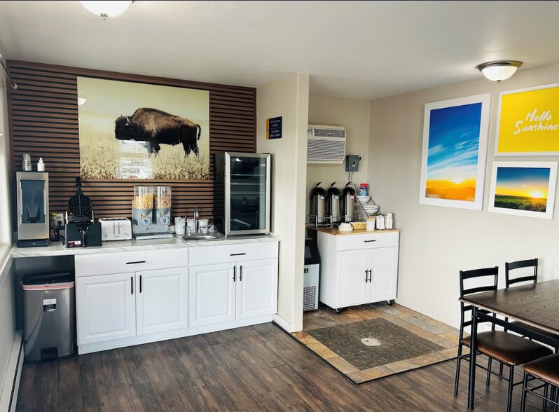 More Photos Of 109 16th St, Wheatland Hotel For Sale