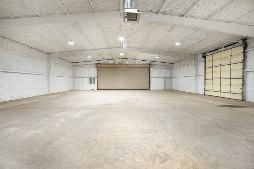 More Photos Of 15503 TX-110, Whitehouse Warehouse For Lease