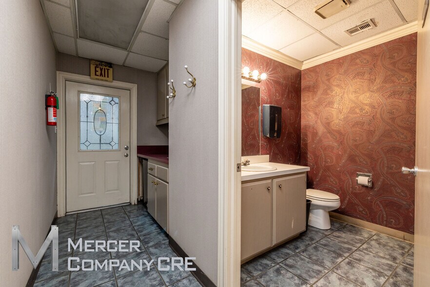 More Photos Of 813 SE 84th St, Oklahoma City Manufacturing For Sale