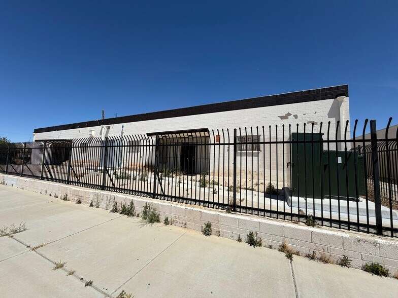 More Photos Of 44824 Yucca Ave, Lancaster Warehouse For Sale