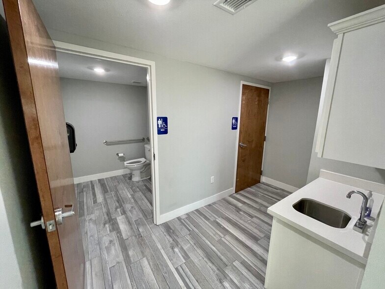 More Photos Of 7115 S Desert Blvd, Canutillo Self Storage For Lease