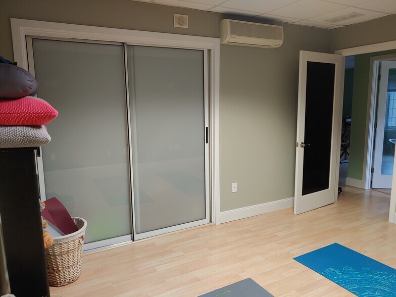 More Photos Of 304 Federal Rd, Brookfield Office For Lease