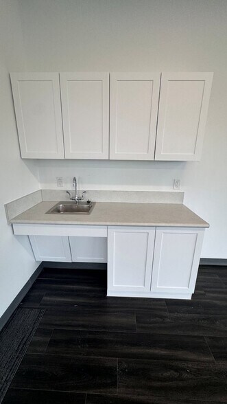 More Photos Of 71-81 Miller Drive, North Aurora Medical For Lease