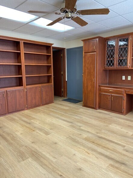 More Photos Of 910 S Bryant Ave, Edmond Medical For Sale
