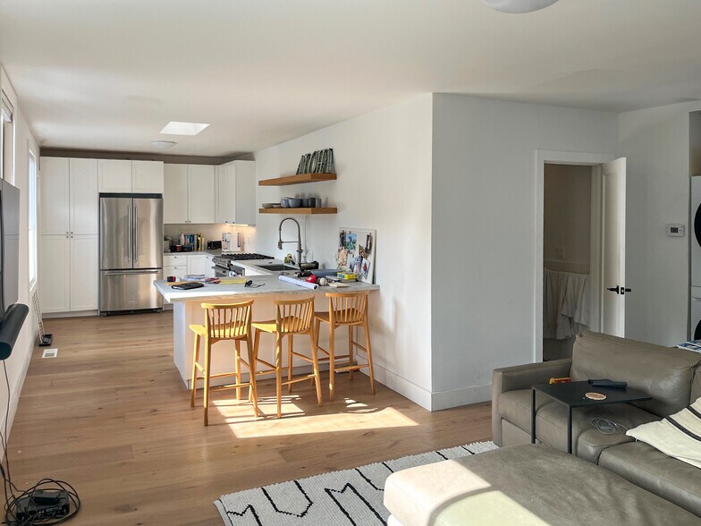 More Photos Of 170-176 E Blithedale Ave, Mill Valley Storefront For Sale
