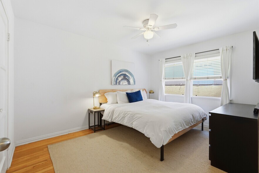 More Photos Of 521 Venice Way, Venice Apartments For Sale