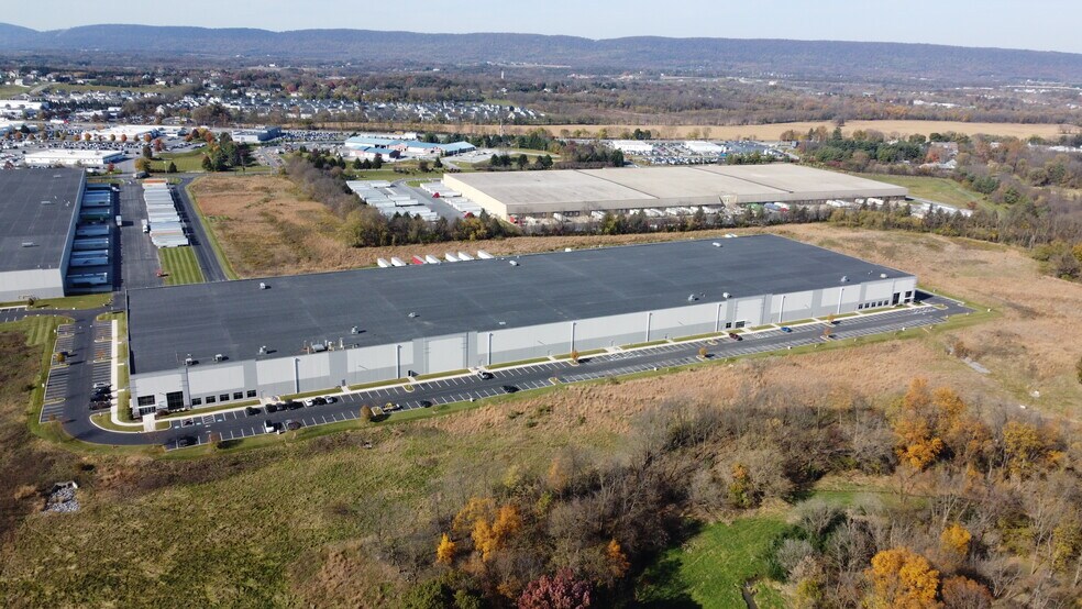 More Photos Of 53 Commerce Dr, Mechanicsburg Warehouse For Lease