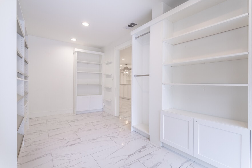 More Photos Of 6017 Melrose Ave, Los Angeles Storefront Retail Residential For Sale