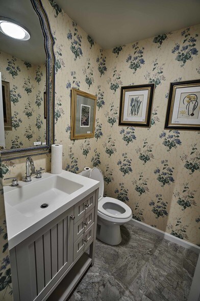 More Photos Of 584 State Rt 17, Ridgewood Office Residential For Lease