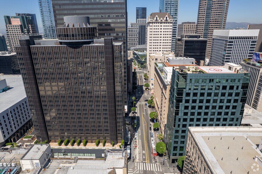 More Photos Of 701 W 7th St, Los Angeles Apartments For Lease