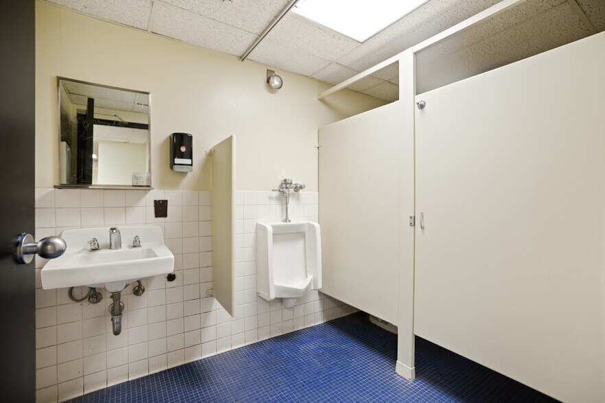 More Photos Of 1111 W Town and Country Rd, Orange Business Park For Lease