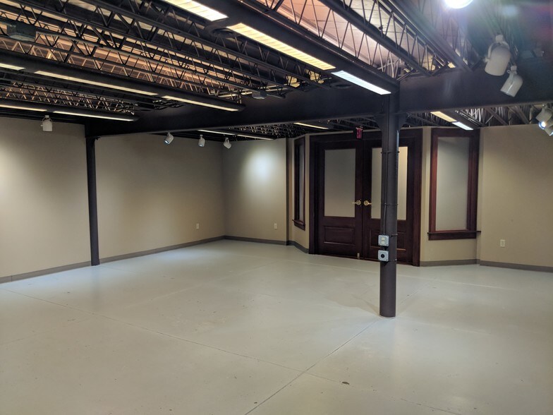 More Photos Of 144-156 E Liberty St, Wooster Storefront Retail Office For Lease