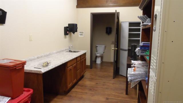 More Photos Of 1650 S Main St, Mcalester Freestanding For Sale