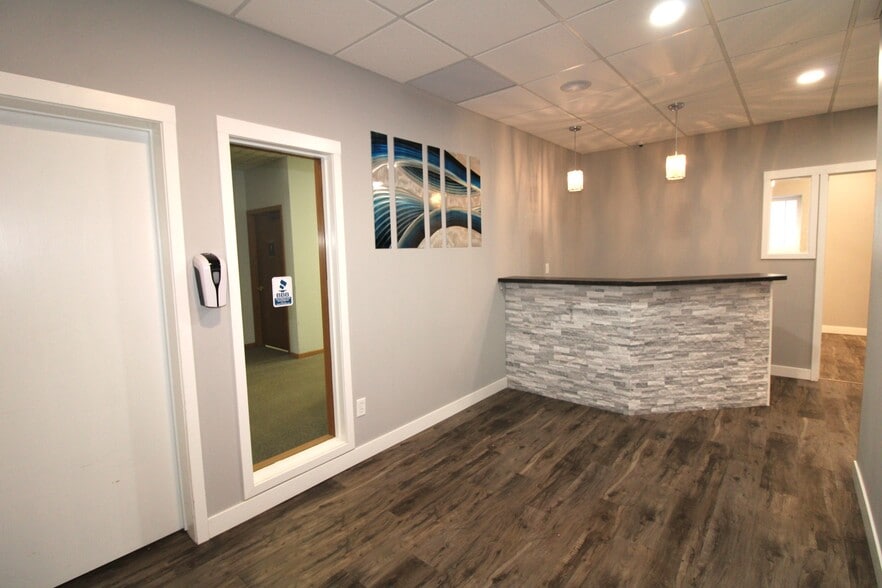 More Photos Of 116 1st St SW, Minot Medical For Lease