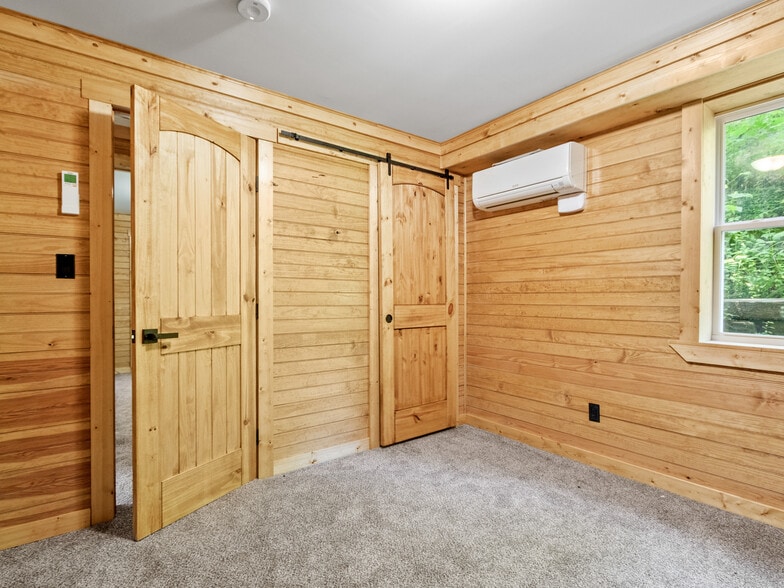 More Photos Of 137 Red Maple Ln, Burnsville Apartments For Sale