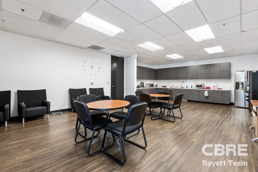 More Photos Of 26025 Mureau Rd, Calabasas Office For Sale