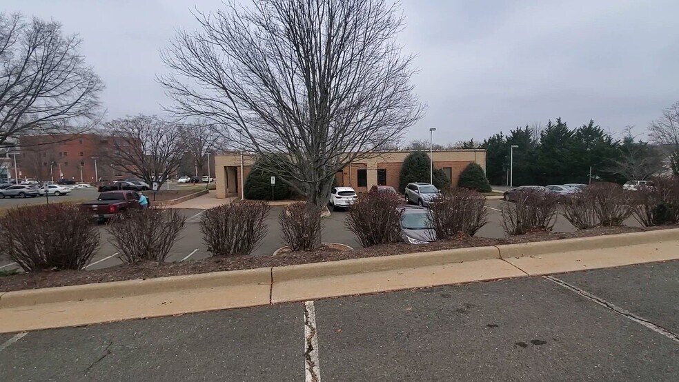 Primary Photo Of 555 Hospital Dr, Warrenton Medical For Lease