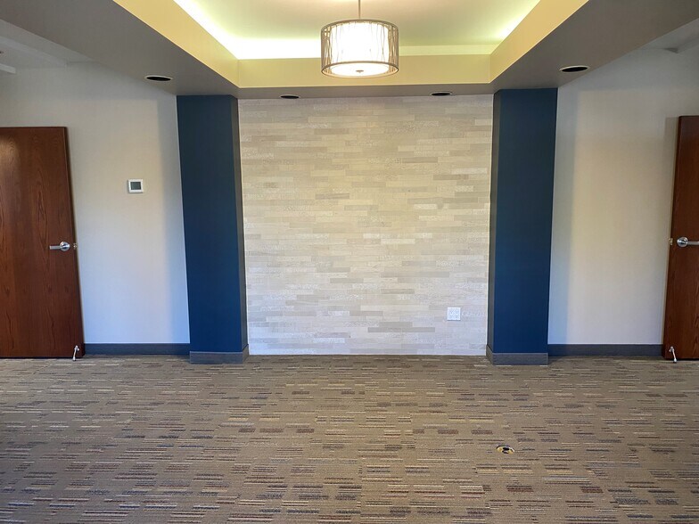 More Photos Of 1120 28th Ave N, Fargo Office For Lease