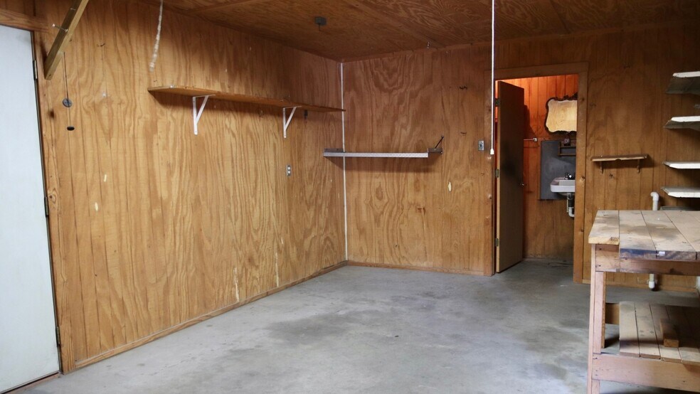 More Photos Of 645 NW 564 loop, Mineola Auto Repair For Sale