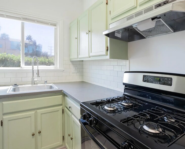 More Photos Of 710-714 N Van Ness Ave, Los Angeles Apartments For Sale