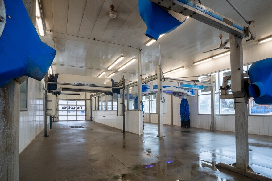More Photos Of 771 Dundas St, Woodstock Specialty For Sale