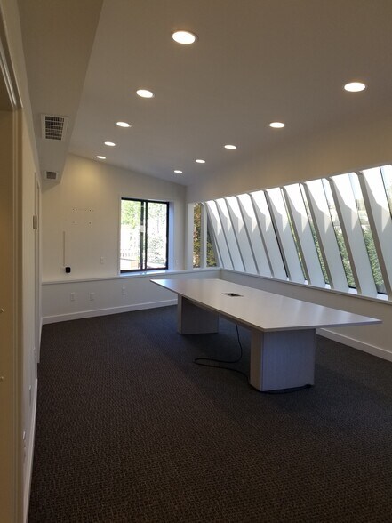 More Photos Of 71 Arch St, Greenwich Office For Lease