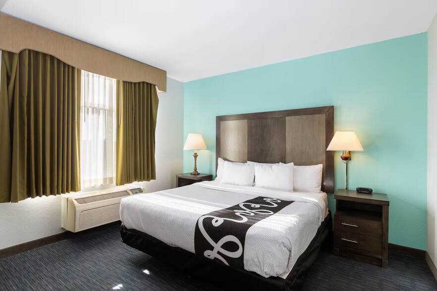 More Photos Of 1201 Avenue H, Carter Lake Hospitality For Sale