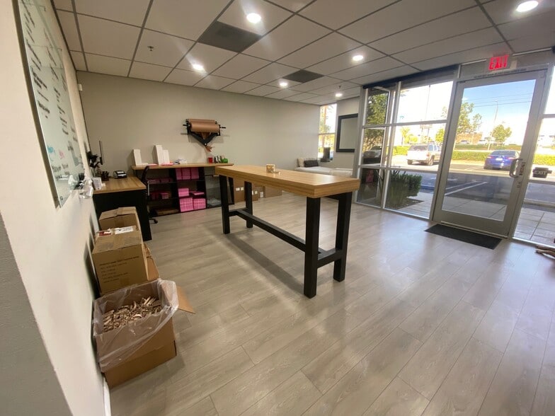 More Photos Of 18451 Collier St, Lake Elsinore Showroom For Lease
