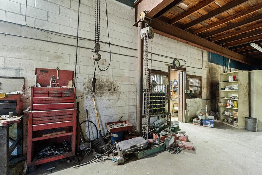 More Photos Of 15928 County Road 108, Hilliard Service For Sale