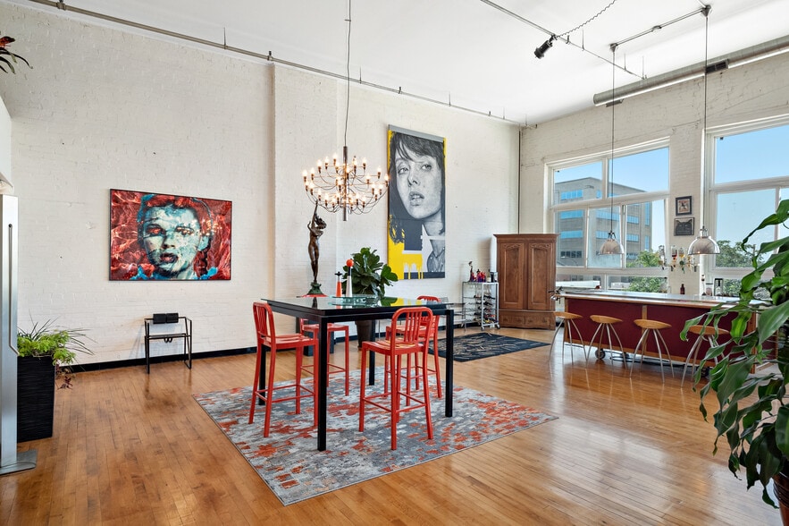 More Photos Of 2007-2009 Locust St, Saint Louis Storefront Retail Residential For Lease