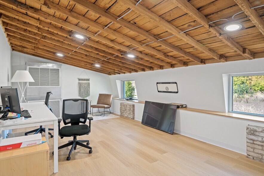 More Photos Of 1153 SE 16th Ave, Minneapolis Coworking Space