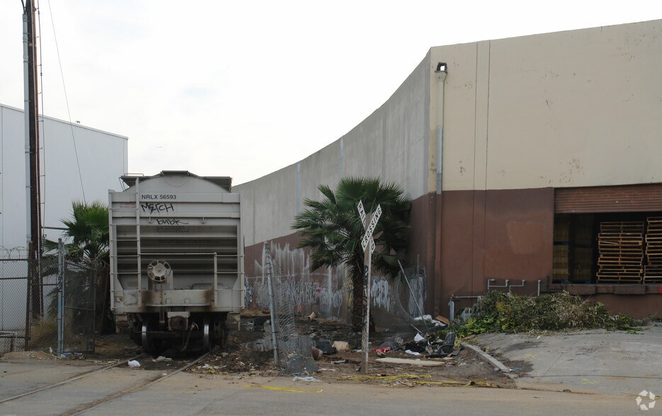 More Photos Of 3628-3640 Noakes St, Los Angeles Distribution For Lease