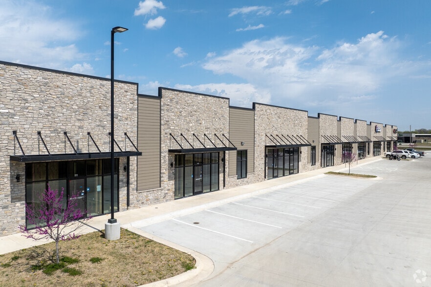 More Photos Of 314 E 5th Ave, Owasso General Retail For Lease