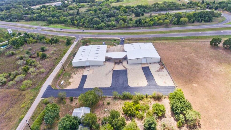 More Photos Of 4146 W US Highway 79, Rockdale Warehouse For Sale