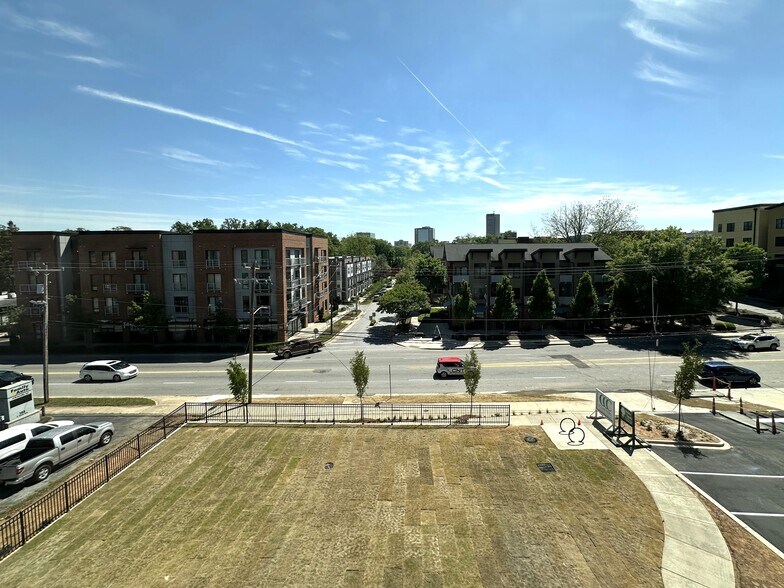 More Photos Of 15-17 E Stone Ave, Greenville Office For Lease