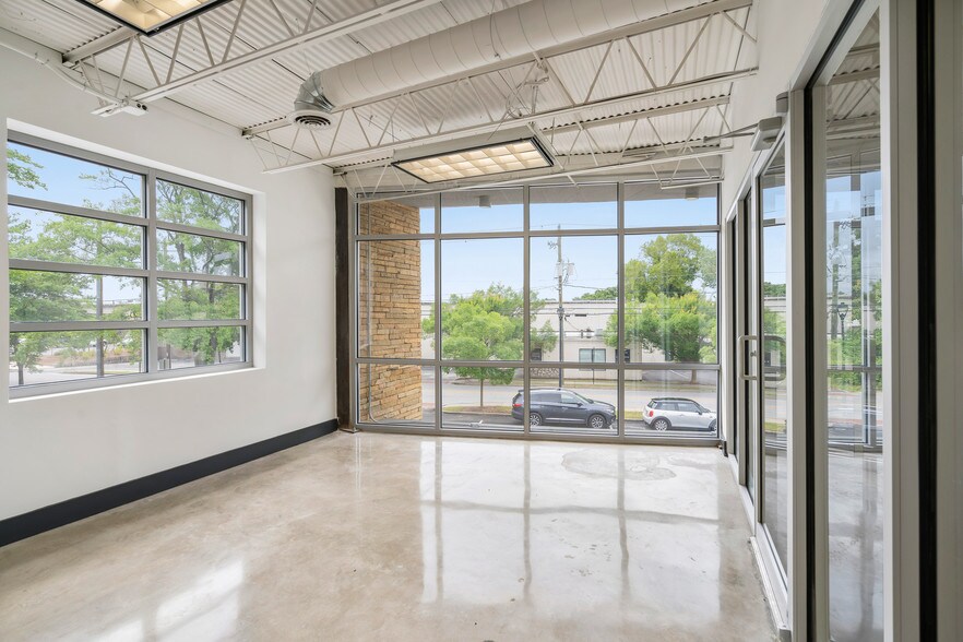 More Photos Of 5502 Peachtree Rd, Chamblee Storefront Retail Office For Lease