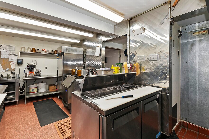 More Photos Of 39226 N Shore Dr, Fawnskin Restaurant For Sale